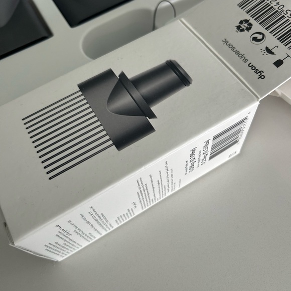 Dyson Supersonic attachments (no blow dryer) - Picture 3 of 5